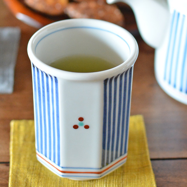 和食器・砥部焼　とくさみつ紋の八角湯呑(中)