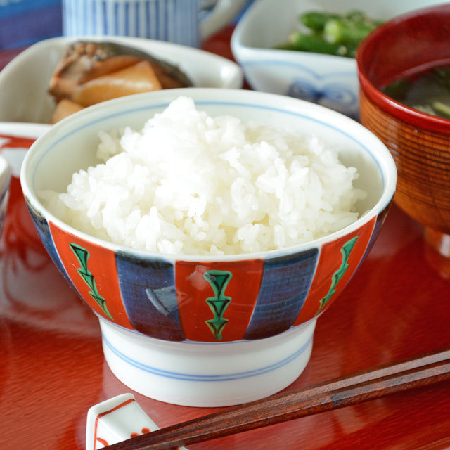 和食器・砥部焼　色絵模様の茶碗(大)