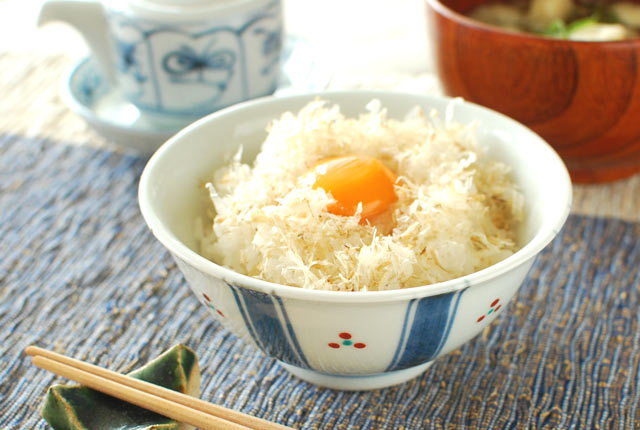 和食器・砥部焼　新みつ紋の反茶碗(3.6寸)