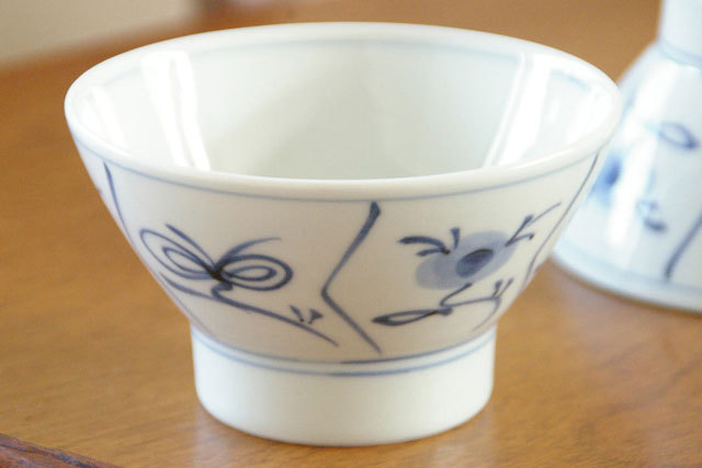 【砥部焼 梅山窯】なずなの茶碗（大）