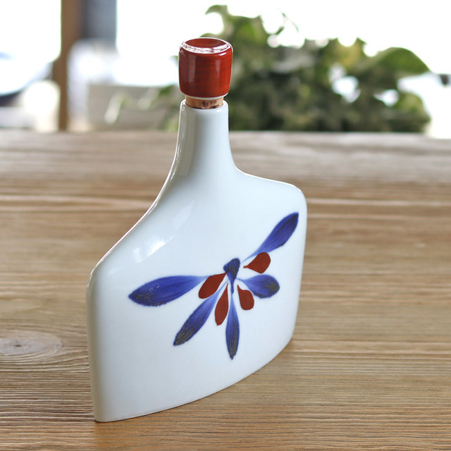 和食器・砥部焼　梅山窯のワインボトル(中)