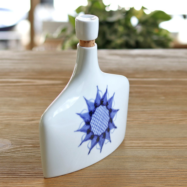 和食器・砥部焼　梅山窯のワインボトル(中)