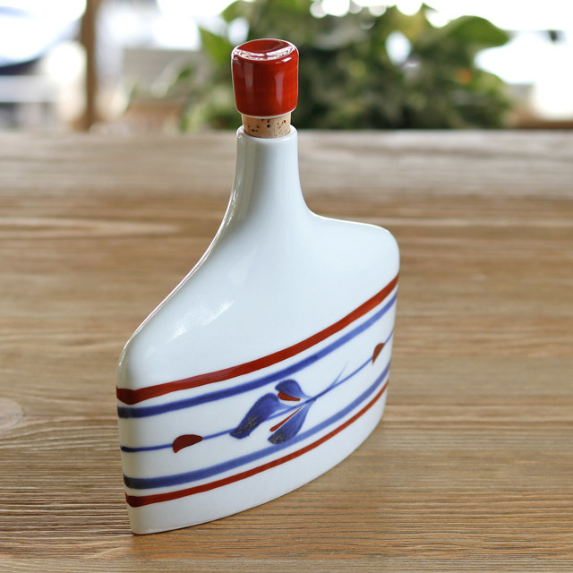 和食器・砥部焼　梅山窯のワインボトル(中)