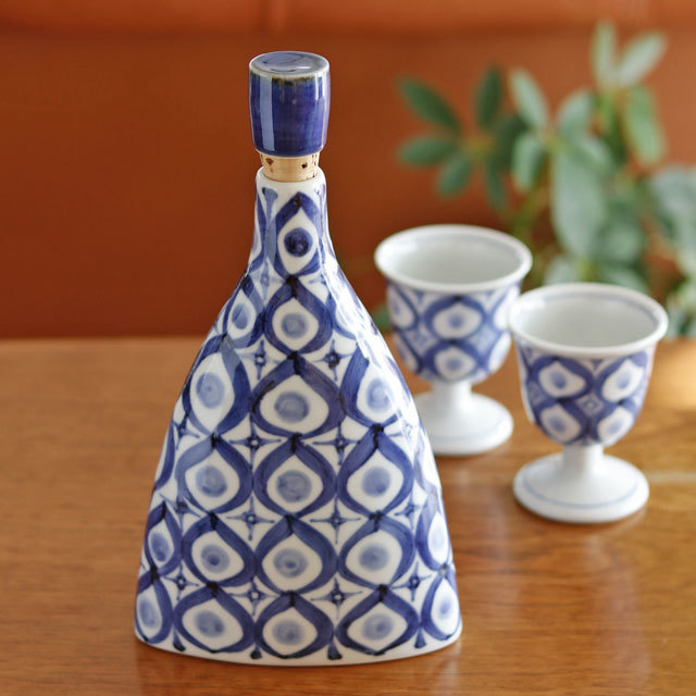 和食器・砥部焼　梅山窯のワインボトル