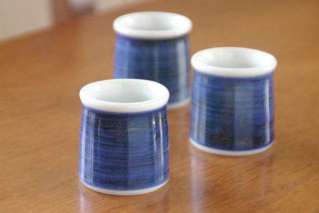 【砥部焼 梅山窯】藍色の玉縁ようじたて○