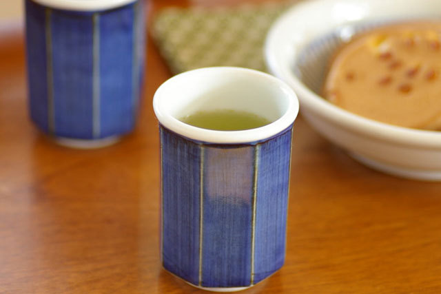 砥部焼の和食器 梅山窯の湯呑 【砥部工房 からくさ】