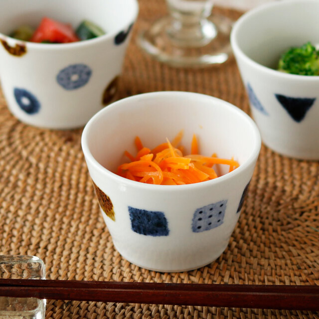 【砥部焼 イロリ工房】しかく紋のそばちょこ(小)