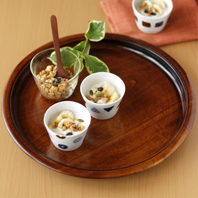 【香川漆器】栃杢すり漆塗の丸盆(33cm）