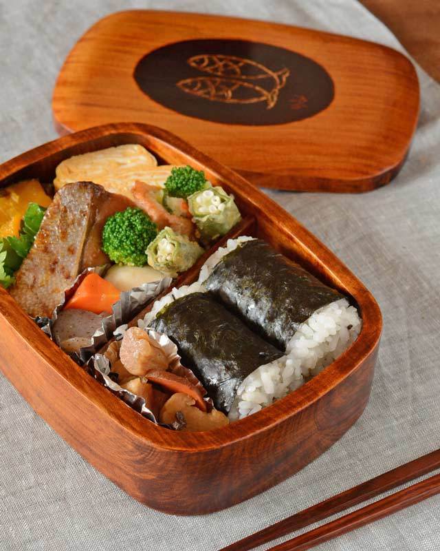 魚文の小判弁当箱