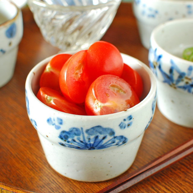 和食器・砥部焼　花文の段付カップ