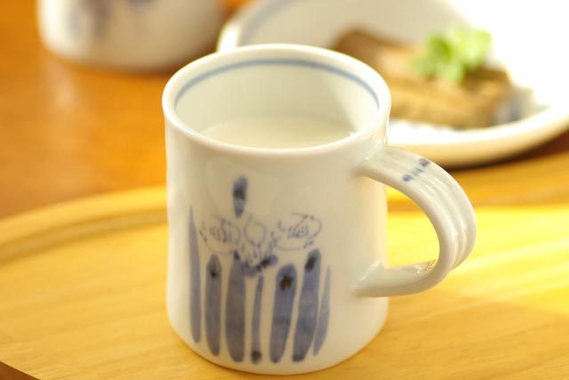 【砥部焼 森陶房】すいせんのマグカップ