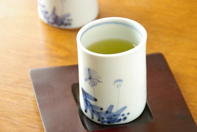 【砥部焼 森陶房】たんぽぽの筒湯のみ（大）