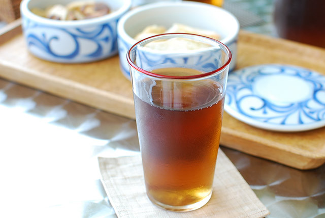 吹きガラス　村上恭一　赤巻ビアグラスに麦茶を