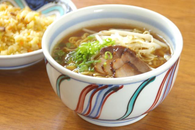 【砥部焼 西岡工房】よろけもようのどんぶり