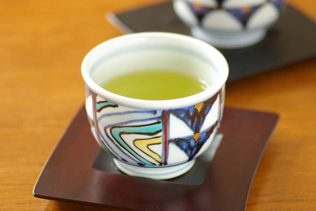 【砥部焼 西岡工房】いろえ金彩の湯呑