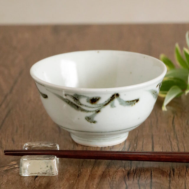 【砥部焼 中田窯】鉄花文の茶碗