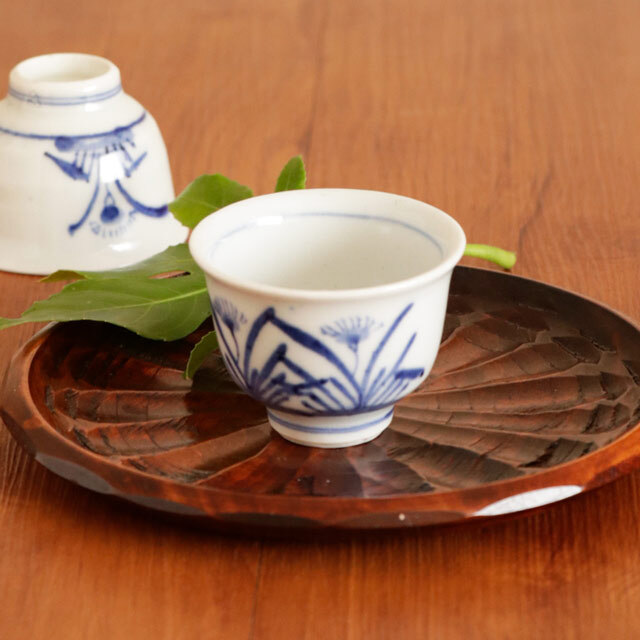 【砥部焼 中田窯】花文の反ぐい呑