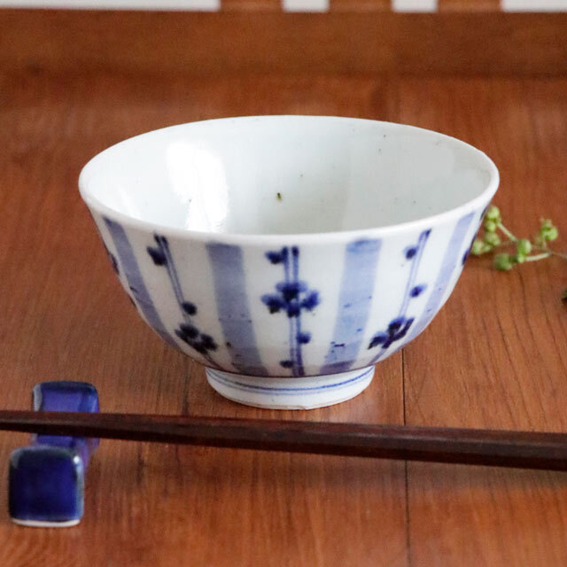 【砥部焼 中田窯】だみ染付花の茶碗