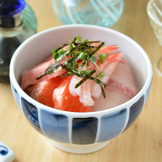 【砥部焼 岡田陶房】青刷毛文の丸碗