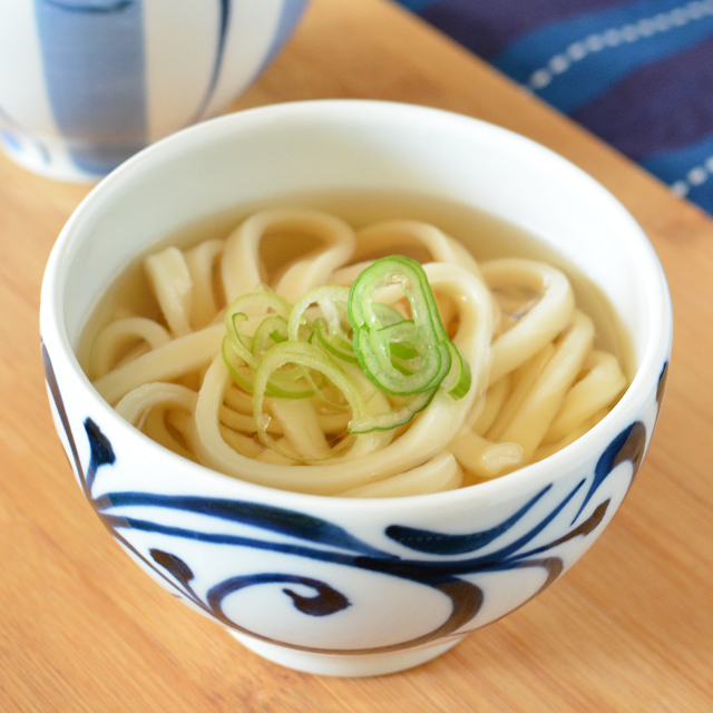 【砥部焼 岡田陶房】唐草文の丸碗