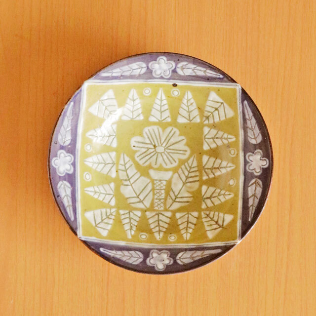 【砥部焼 皐月窯】紫黄花の縁付皿(5.5寸)