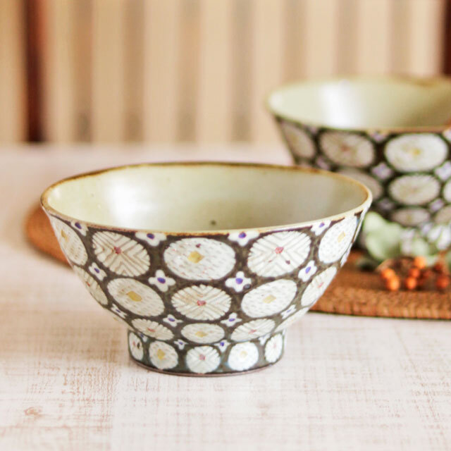 【砥部焼 皐月窯】白化粧花の茶漬碗