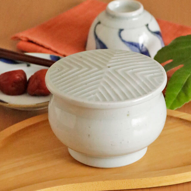 【砥部焼 皐月窯】しのぎヘリンボーンの蓋物(白)