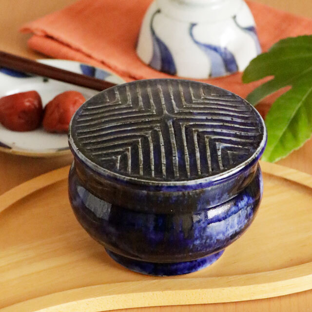 【砥部焼 皐月窯】しのぎヘリンボーンの蓋物(青)