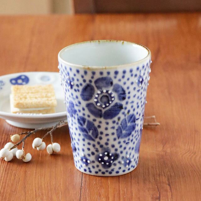 【砥部焼 皐月窯】花ちらしドットのフリーカップ