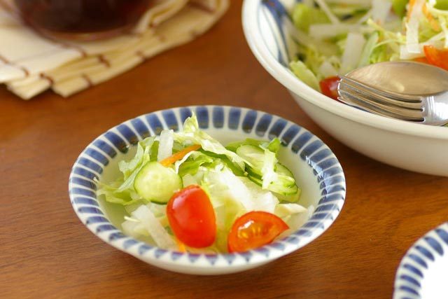 【砥部焼 千山窯】ふちとくさの縁付皿(4寸)