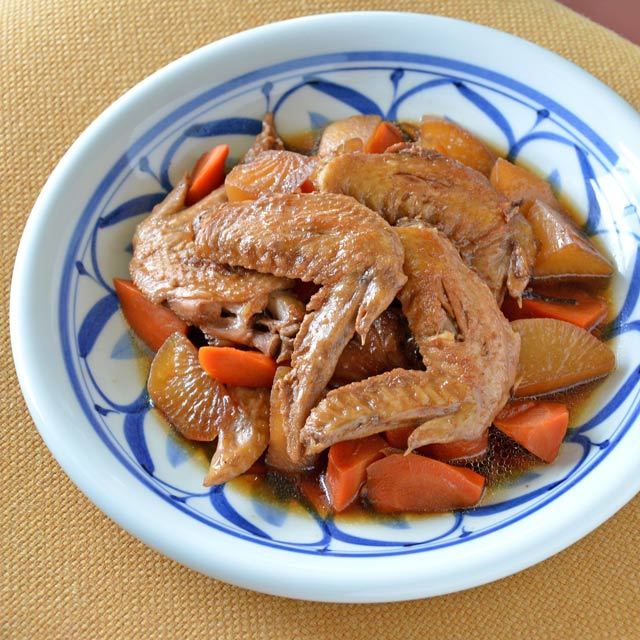 和食器・砥部焼　ライカ紋の玉ぶち皿(8寸)