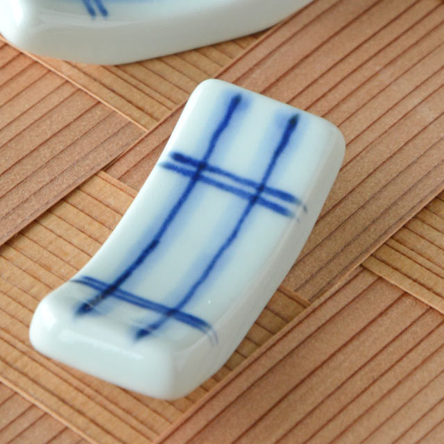 和食器・砥部焼　格子の箸置き