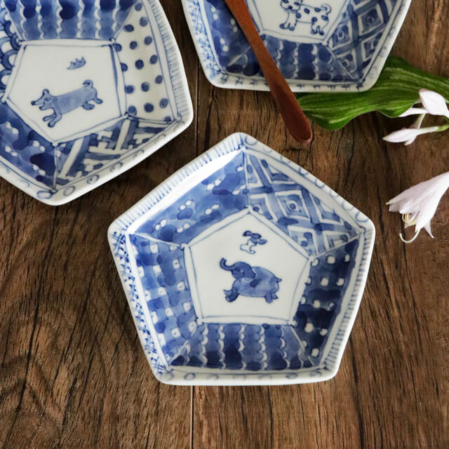 【砥部焼 スギウラ工房】染付どうぶつ紋の五角小皿(A・B・C・D・E・F）