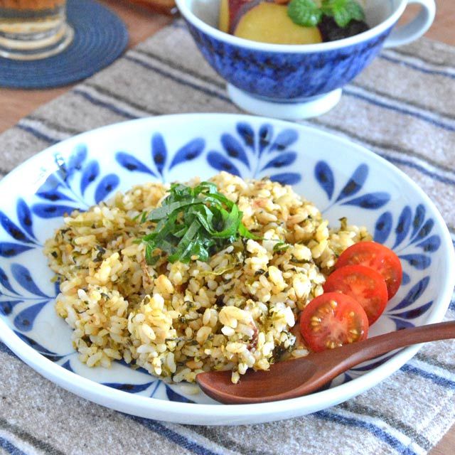 和食器・砥部焼　ブルーリーフの丸皿(7寸)