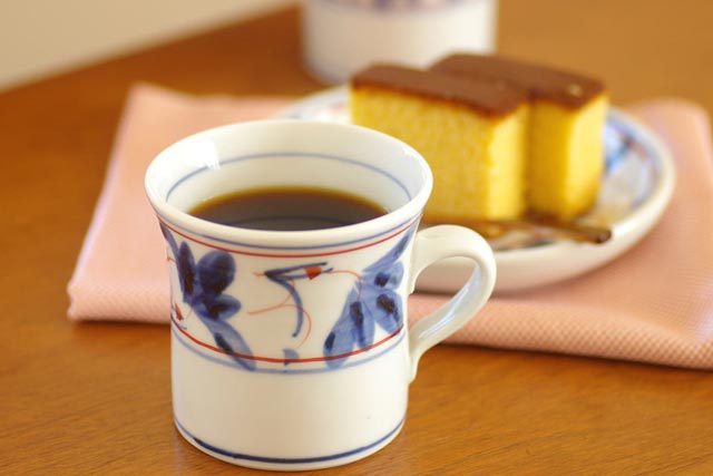 【砥部焼 陶房遊】しだ紋の反マグカップ