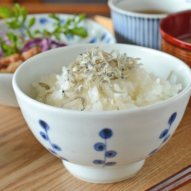 【砥部焼 陶房遊】キノミナノの茶碗(大)　白磁タイプ