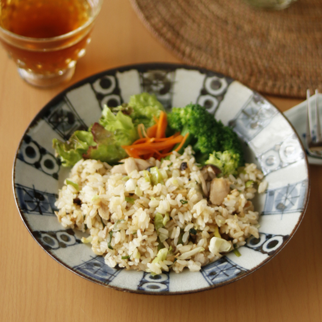 【砥部焼 陶彩窯】帯文の染付リム皿(7寸)