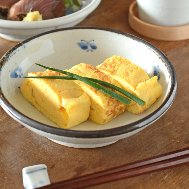 和食器・砥部焼　蝶文の古砥部深皿(5寸)
