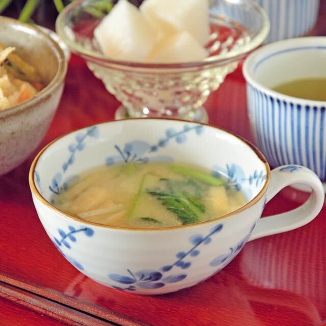 砥部焼・東吉窯　梅のボールマグ