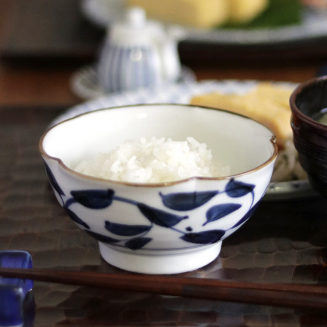 【砥部焼 東吉窯】唐草の茶碗