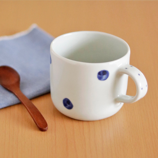 【砥部焼 梅乃瀬窯】水玉もようのマグカップ