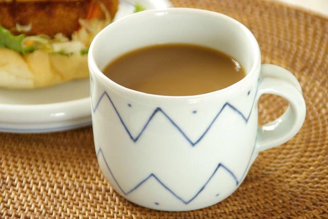 【砥部焼 梅乃瀬窯】ギザプチ柄のマグカップ★