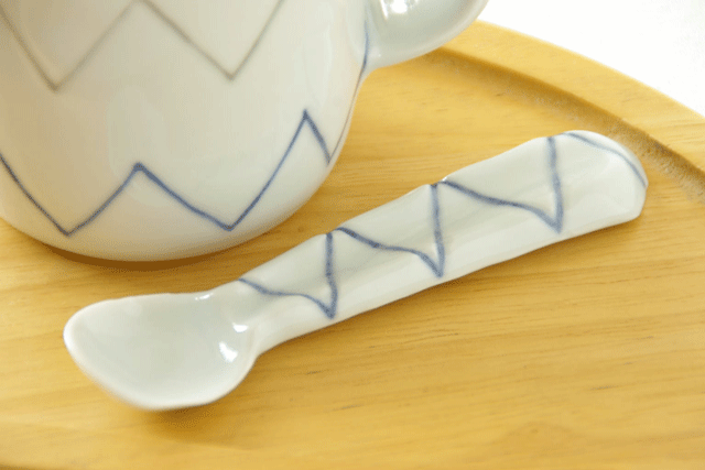 【砥部焼 梅乃瀬窯】ギザギザ柄のスプーン★