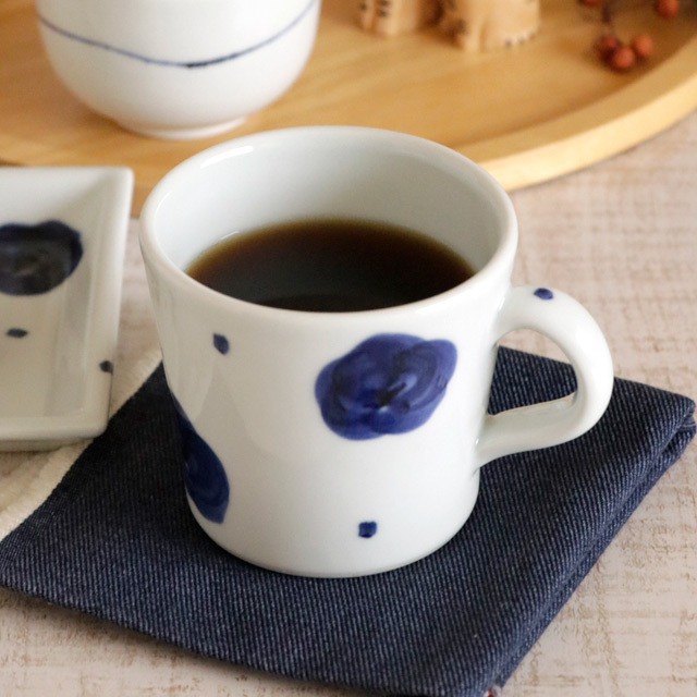 【砥部焼 雲石窯】梅文のマグカップ
