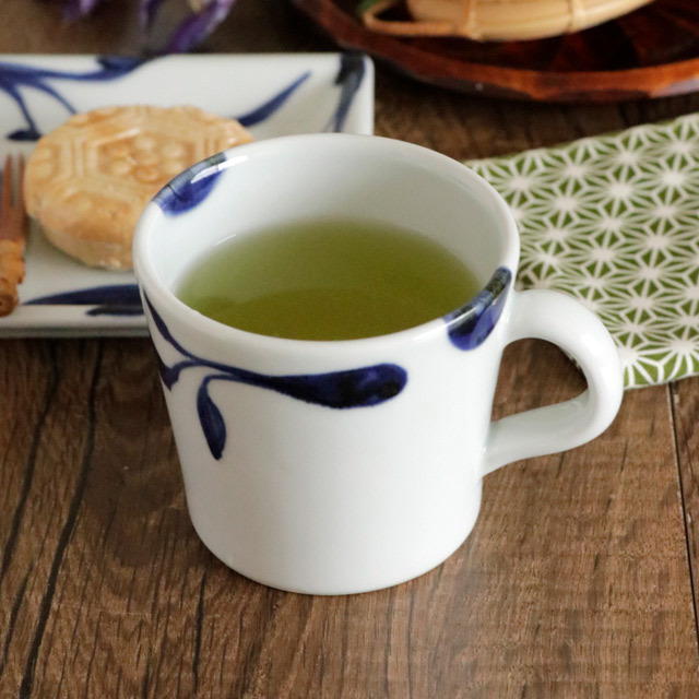 【砥部焼 雲石窯】三つ葉のマグカップ