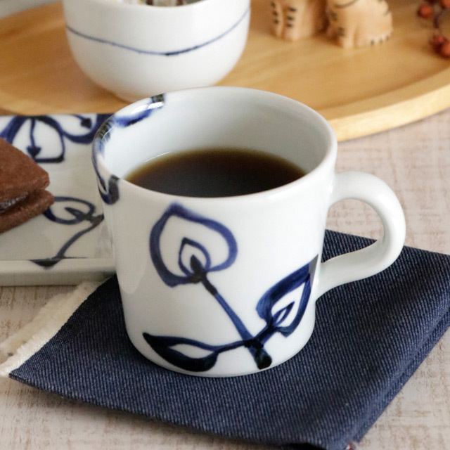 【砥部焼 雲石窯】四弁花のマグカップ