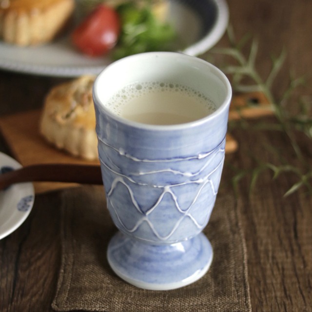 【砥部焼 山中窯】イッチンの台付カップ(青)