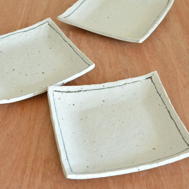砥部焼の和食器 山中窯の角皿 【砥部工房 からくさ】