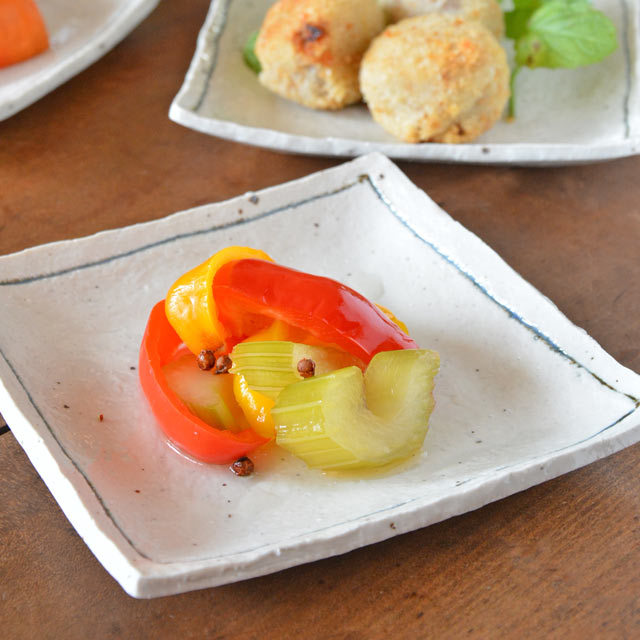 砥部焼の和食器 山中窯の角皿 【砥部工房 からくさ】