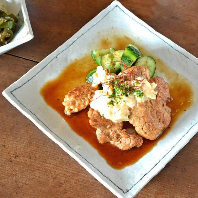 和食器・砥部焼　くねくねラインの角皿(7寸)